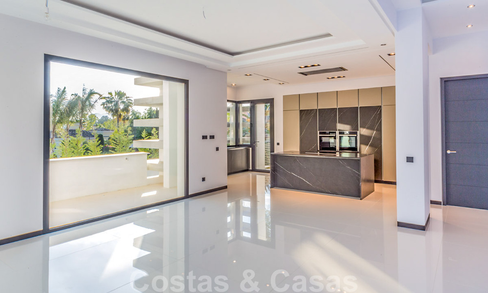 Modern designer Beach Side and golf villas for sale in Guadalmina, Marbella. Ready to move in. 29014