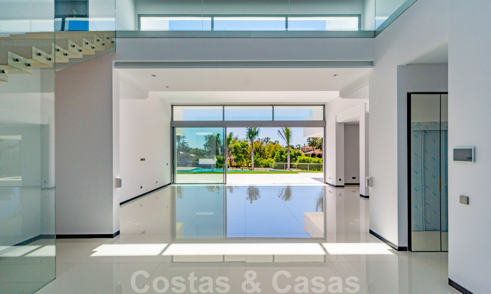 Modern second line Beach designer villa for sale in Guadalmin Baja, Marbella 29025