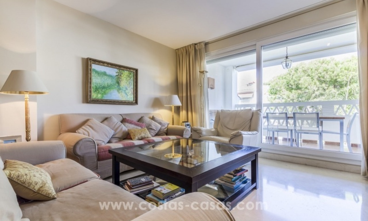 Penthouse apartment in first line beach for sale, on the Golden Mile of Marbella with 5-bedrooms 9