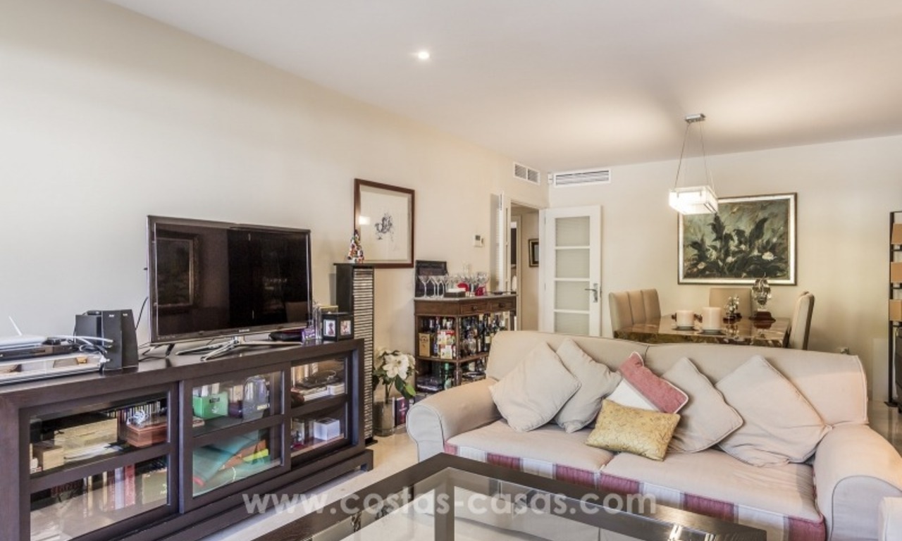 Penthouse apartment in first line beach for sale, on the Golden Mile of Marbella with 5-bedrooms 11