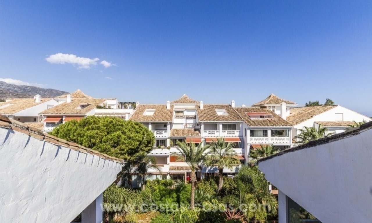 Penthouse apartment in first line beach for sale, on the Golden Mile of Marbella with 5-bedrooms 6