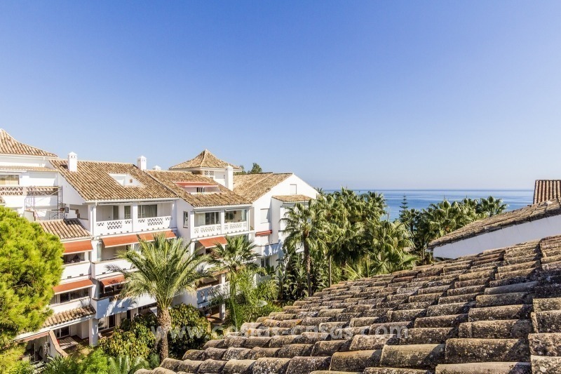 Penthouse apartment in first line beach for sale, on the Golden Mile of Marbella with 5-bedrooms