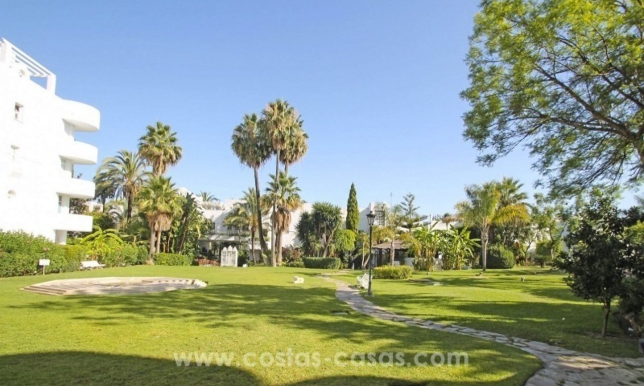 Apartments and penthouses for sale in the center of the Golden Mile, just minutes from the center of Marbella 2