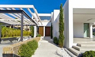 Modern Stunning Designer Beach Side Villa for sale in Marbella East 6