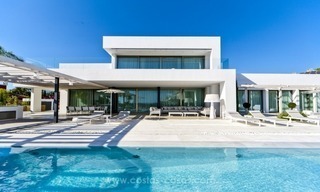 Modern Stunning Designer Beach Side Villa for sale in Marbella East 5