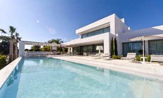 Modern Stunning Designer Beach Side Villa for sale in Marbella East 4
