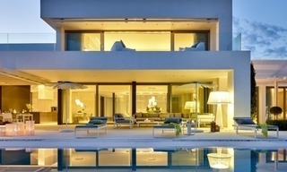 Modern Stunning Designer Beach Side Villa for sale in Marbella East 25
