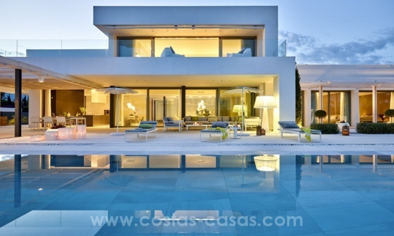 Modern Stunning Designer Beach Side Villa for sale in Marbella East 26