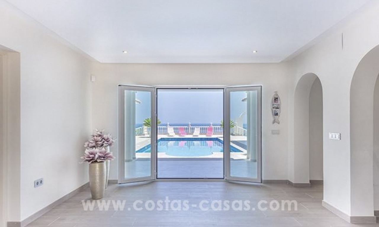 Beachfront luxury villa for sale in Mijas-Costa, Costa del Sol 6