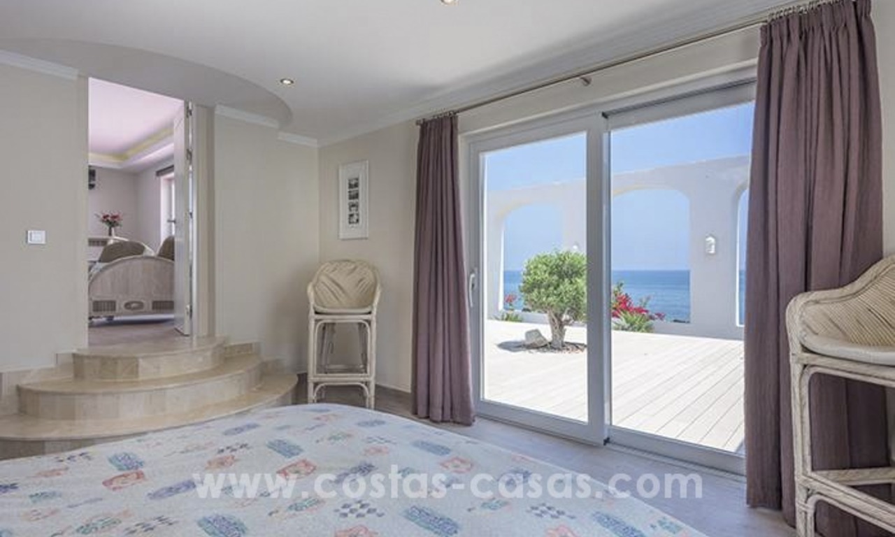 Beachfront luxury villa for sale in Mijas-Costa, Costa del Sol 11