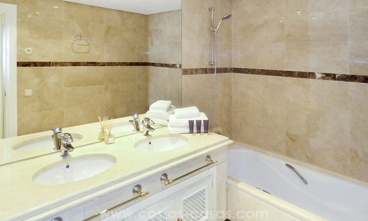 Beautiful luxury apartment for sale near Puerto Banús in Nueva Andalucía, Marbella 15