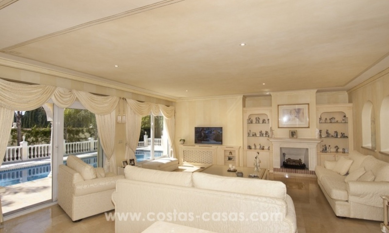 Immaculate second line beach villa for sale with sea views in Marbella East 13