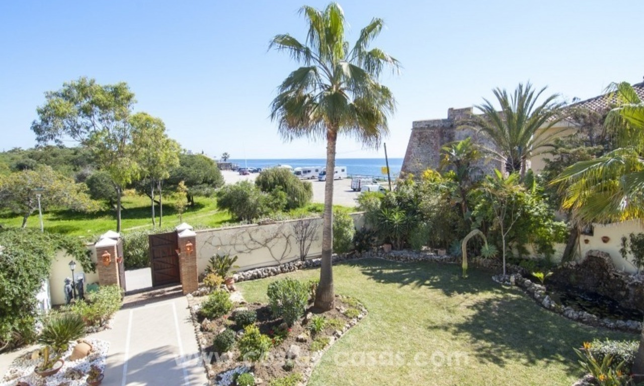 Immaculate second line beach villa for sale with sea views in Marbella East 36