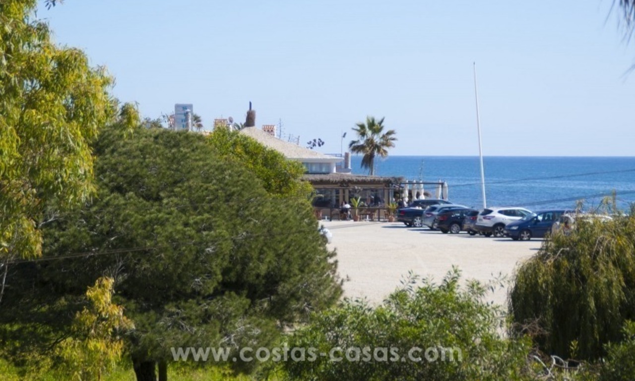 Immaculate second line beach villa for sale with sea views in Marbella East 39