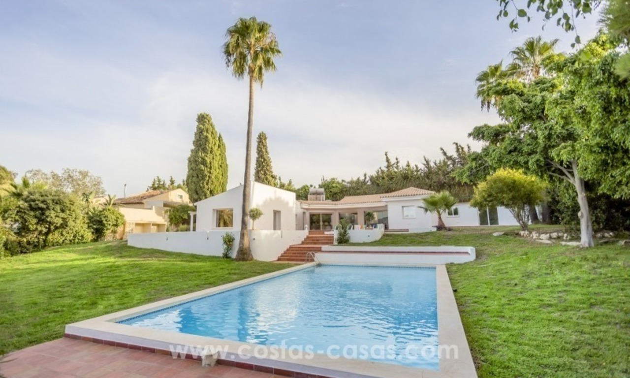 Very private renovated villa for sale on the New Golden Mile, Marbella - Estepona 3