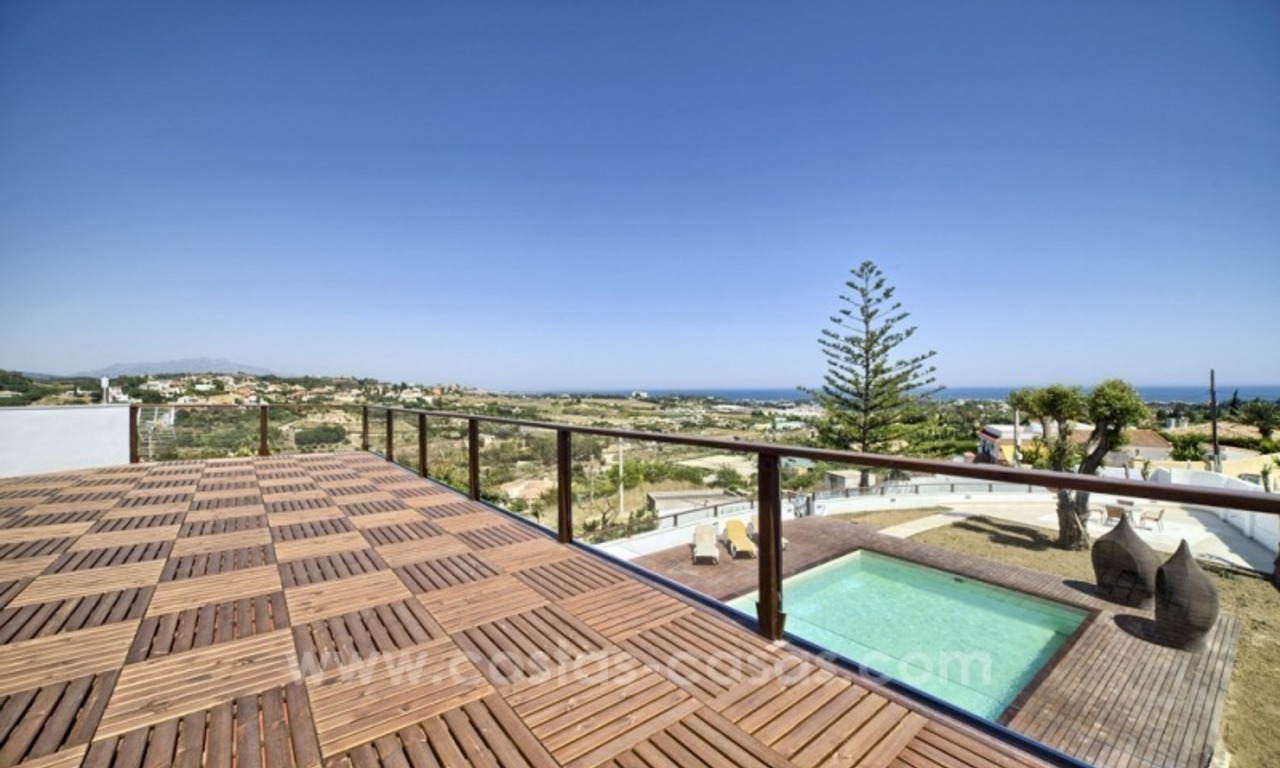 Contemporary renovated villa for sale, New Golden Mile, Marbella - Estepona 8