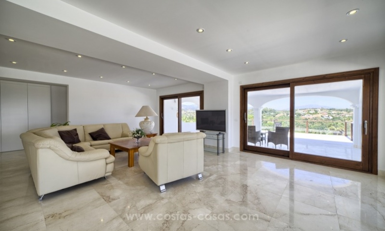 Contemporary renovated villa for sale, New Golden Mile, Marbella - Estepona 12