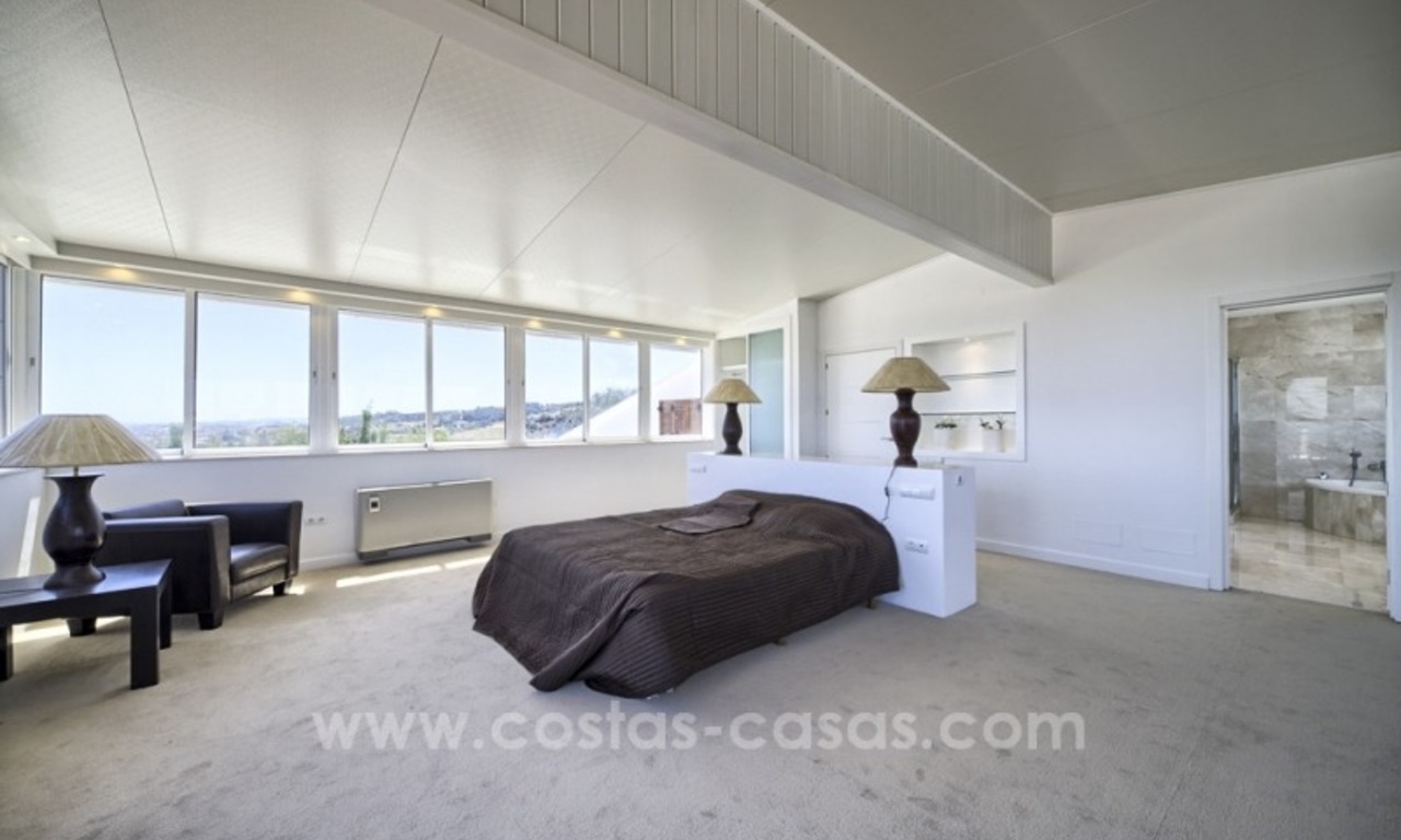 Contemporary renovated villa for sale, New Golden Mile, Marbella - Estepona 17