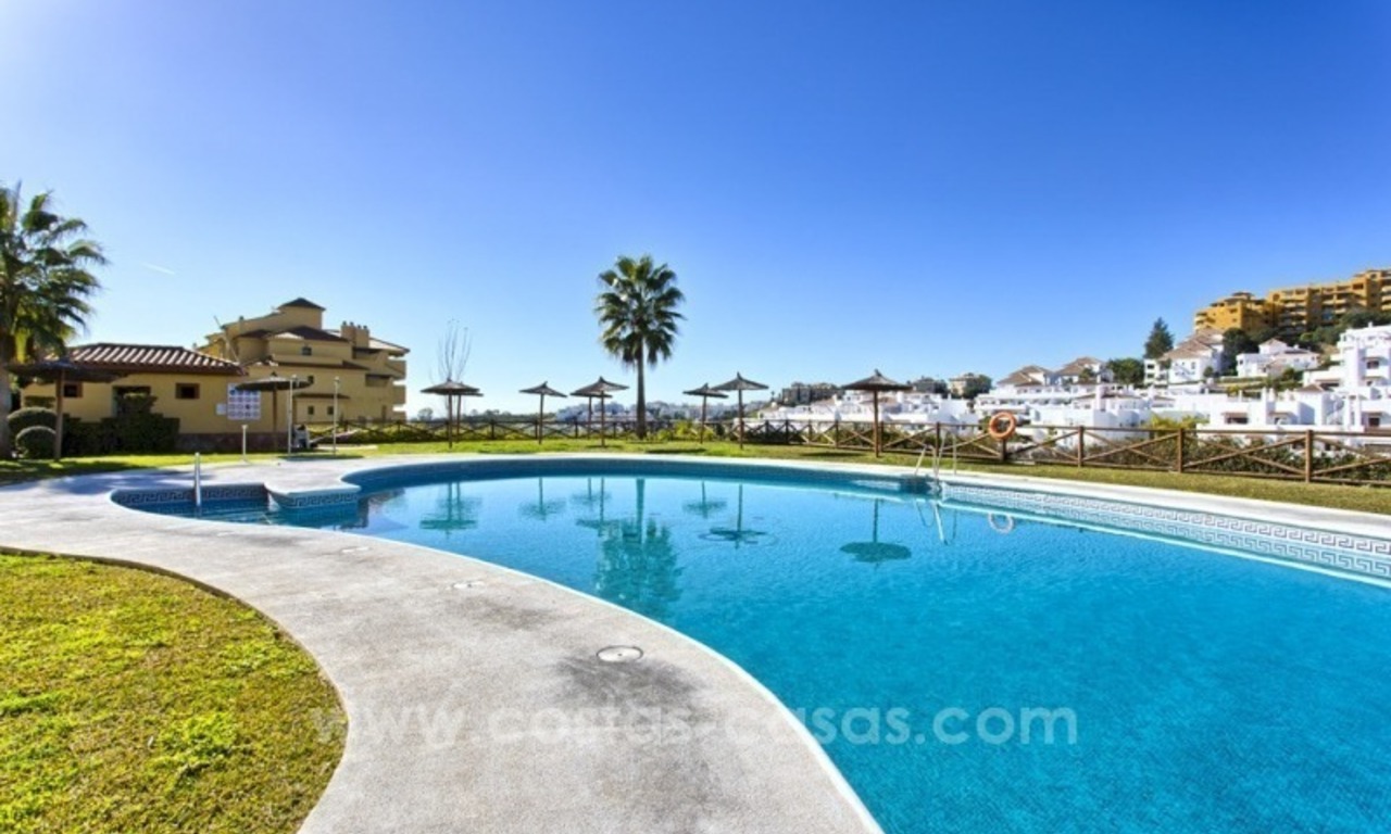 Bargain apartment for sale, New Golden Mile, Marbella - Estepona 3