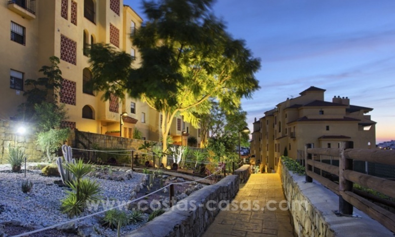 Bargain apartment for sale, New Golden Mile, Marbella - Estepona 5