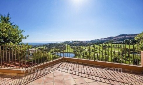 Bargain. Beautiful villa with sea and golf views for sale in Benahavís - Marbella 