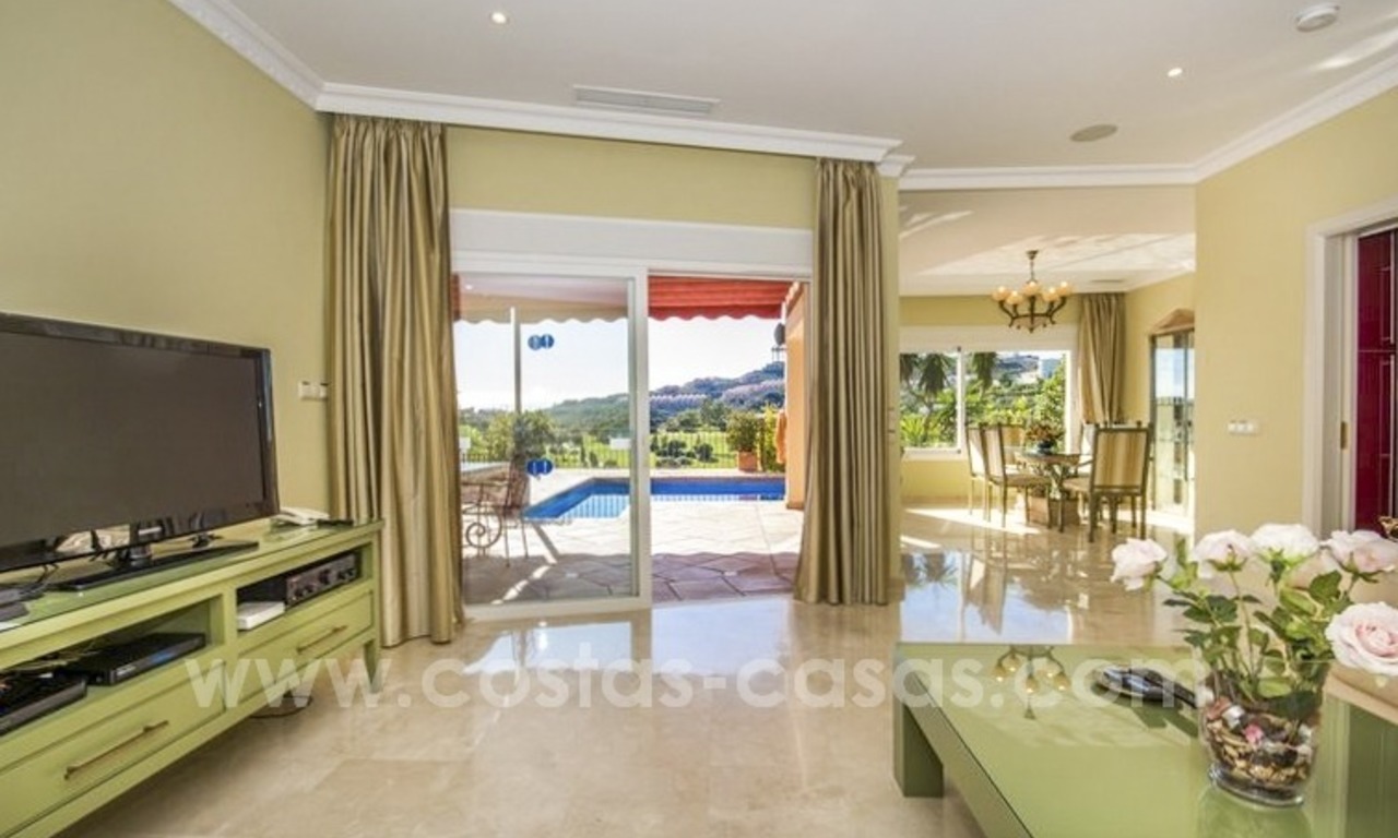 Bargain. Beautiful villa with sea and golf views for sale in Benahavís - Marbella 5
