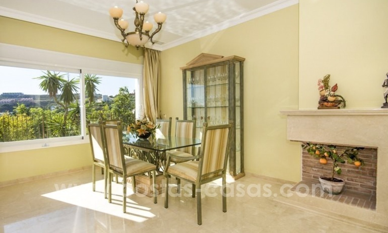 Bargain. Beautiful villa with sea and golf views for sale in Benahavís - Marbella 7