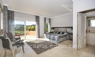Bargain. Beautiful villa with sea and golf views for sale in Benahavís - Marbella 13