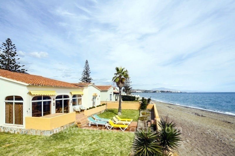 Bargain Front Line Beach Villa for sale in Estepona, Costa del Sol