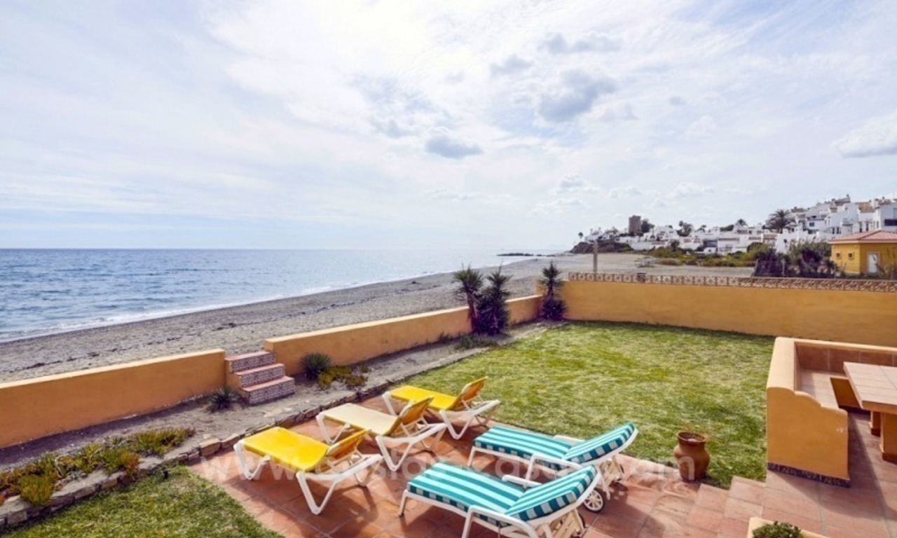 Bargain Front Line Beach Villa for sale in Estepona, Costa del Sol 1