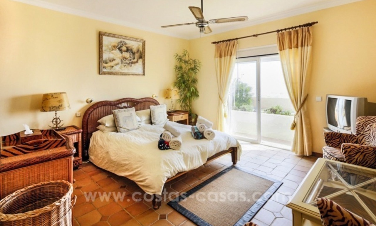 Bargain Front Line Beach Villa for sale in Estepona, Costa del Sol 10