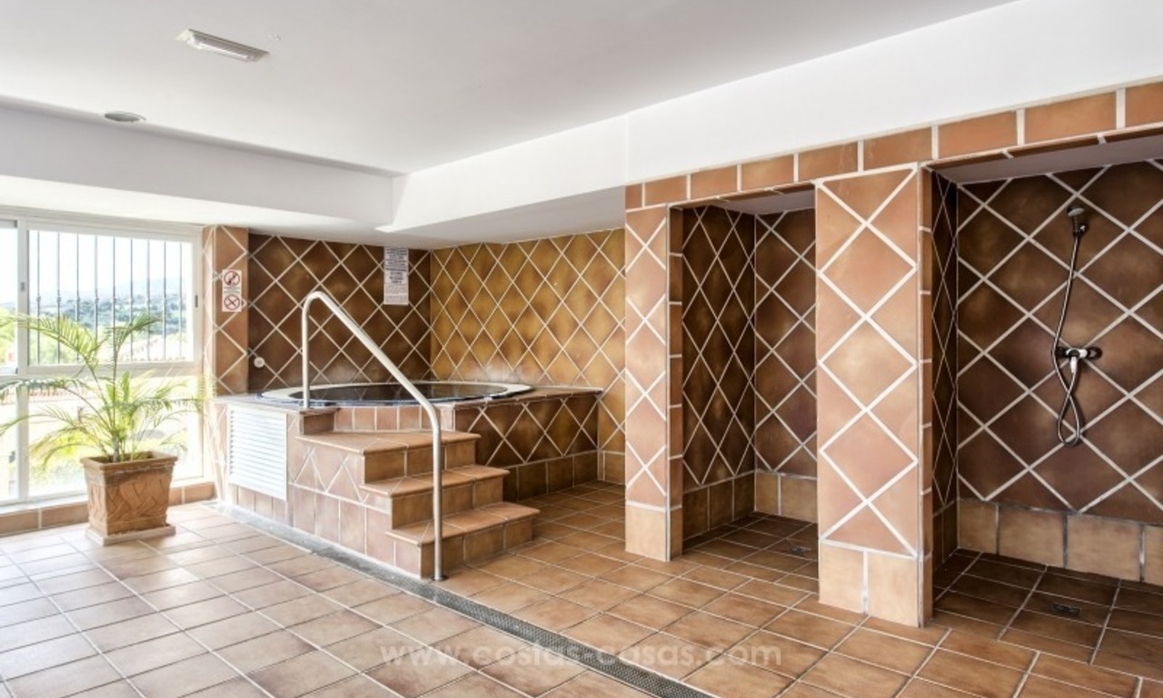 Spacious frontline golf apartment for sale in Estepona - Benahavis – Marbella 20