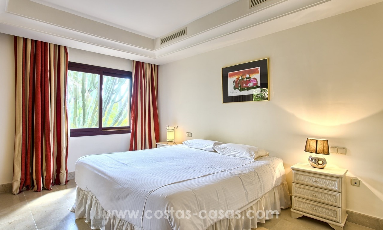 Large luxury apartment for sale close to Puerto Banus in Nueva Andalucia, Marbella 29