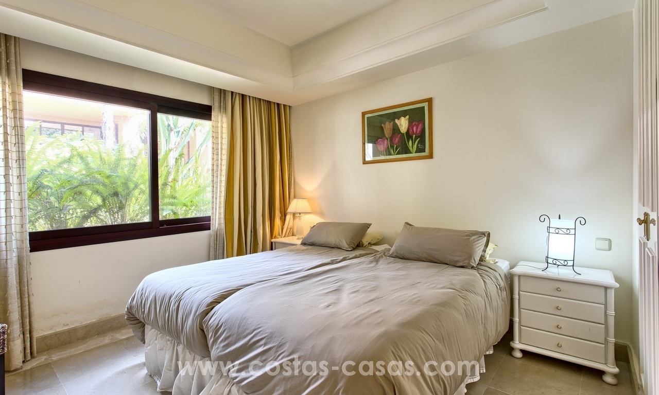 Large luxury apartment for sale close to Puerto Banus in Nueva Andalucia, Marbella 32