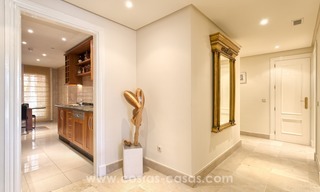 Large luxury apartment for sale close to Puerto Banus in Nueva Andalucia, Marbella 34