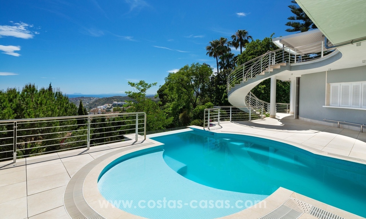 Villa for sale in Benahavis - Marbella: Exceptional Design and architecture, Exceptional Views in Exclusive El Madroñal 3
