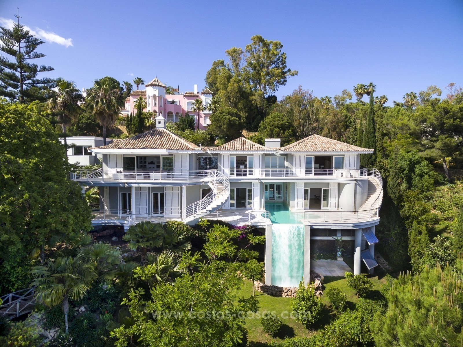 Villa for sale in Benahavis - Marbella: Exceptional Design and architecture, Exceptional Views in Exclusive El Madroñal