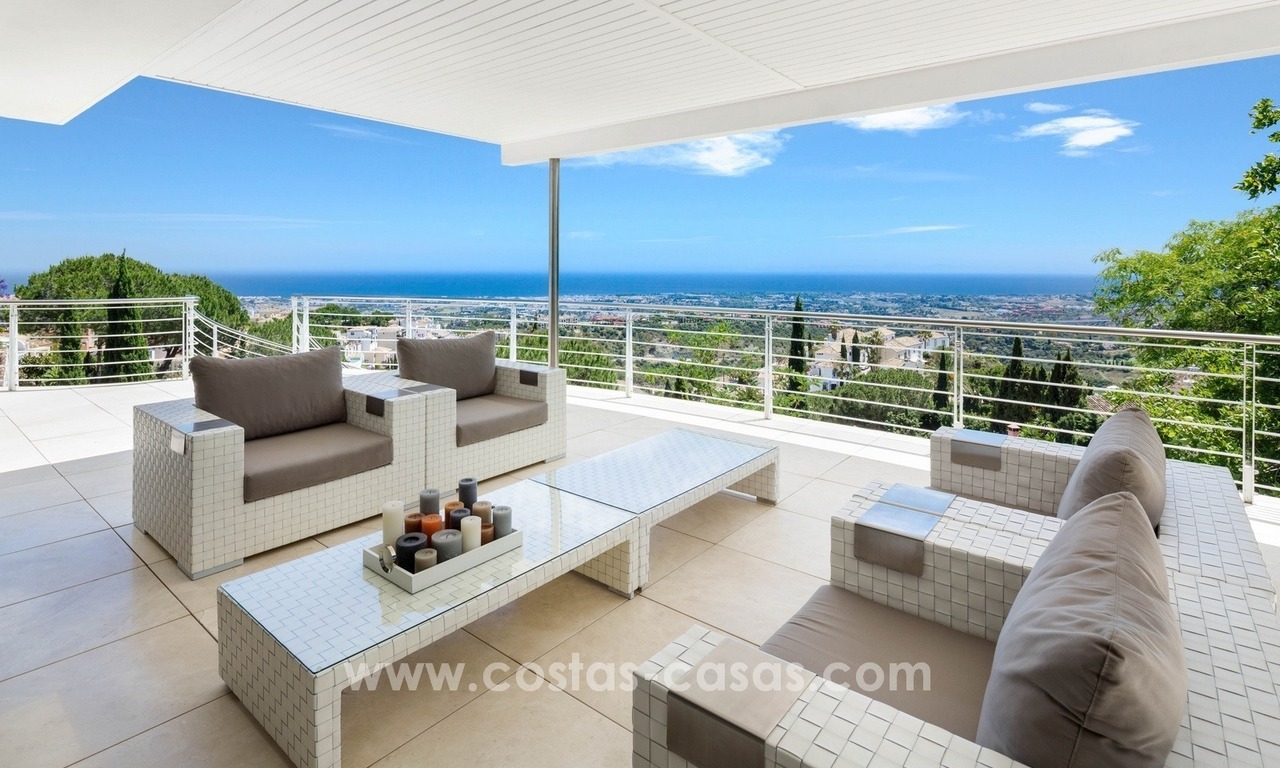 Villa for sale in Benahavis - Marbella: Exceptional Design and architecture, Exceptional Views in Exclusive El Madroñal 11