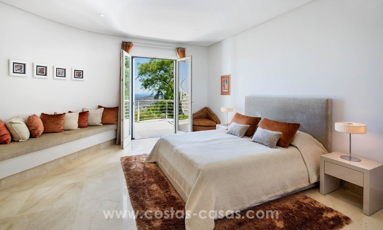 Villa for sale in Benahavis - Marbella: Exceptional Design and architecture, Exceptional Views in Exclusive El Madroñal 17