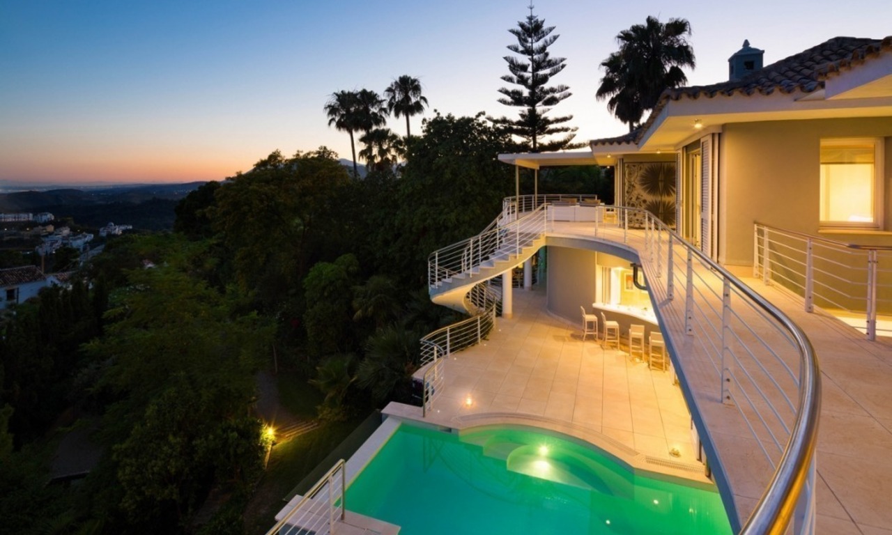 Villa for sale in Benahavis - Marbella: Exceptional Design and architecture, Exceptional Views in Exclusive El Madroñal 22