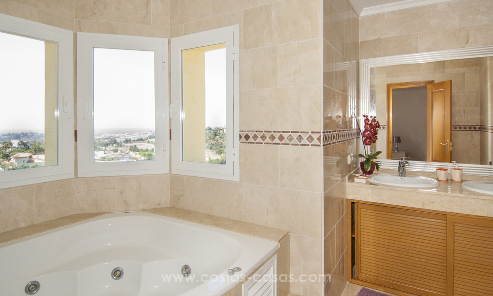 Villa with fantastic golf and sea views for sale in Benahavis - Marbella 29752