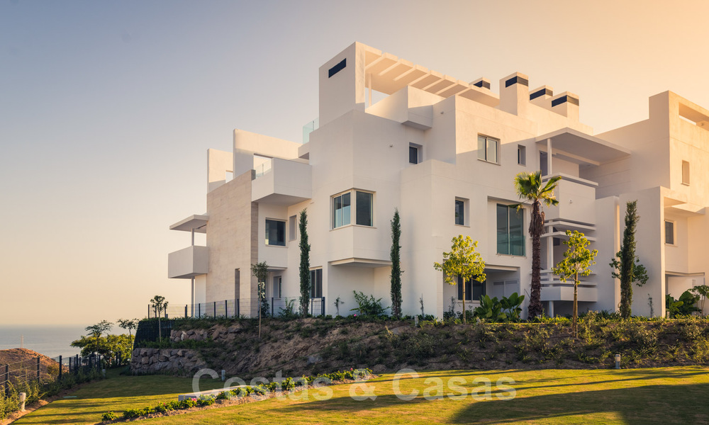 Modern luxury apartments for sale with sea view at a few minutes’ drive from Marbella center 38347
