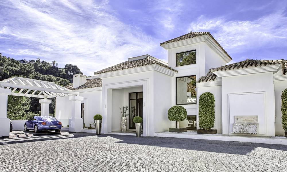 Cozy contemporary style villa with stunning views for sale in La Zagaleta, Marbella - Benahavis 18221