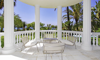 Beachfront luxury apartments for sale in Las Dunas Park, New Golden Mile, Marbella - Estepona 42372 