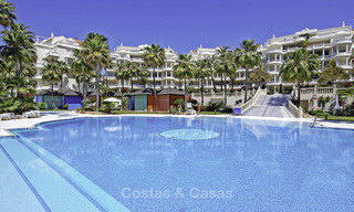 Beachfront luxury apartments for sale in Las Dunas Park, New Golden Mile, Marbella - Estepona 42384 