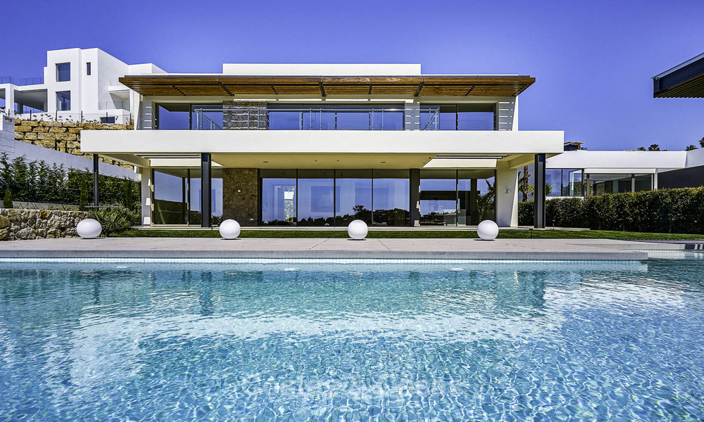 Ready to move in. Modern villa for sale, frontline golf in Benahavis - Marbella 15066