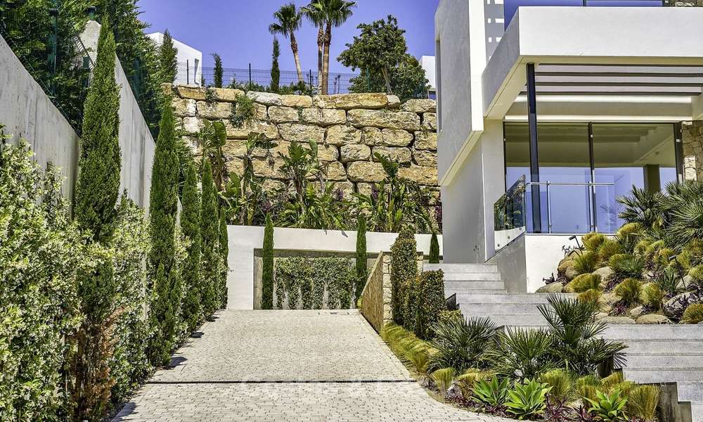 Ready to move in. Modern villa for sale, frontline golf in Benahavis - Marbella 15070