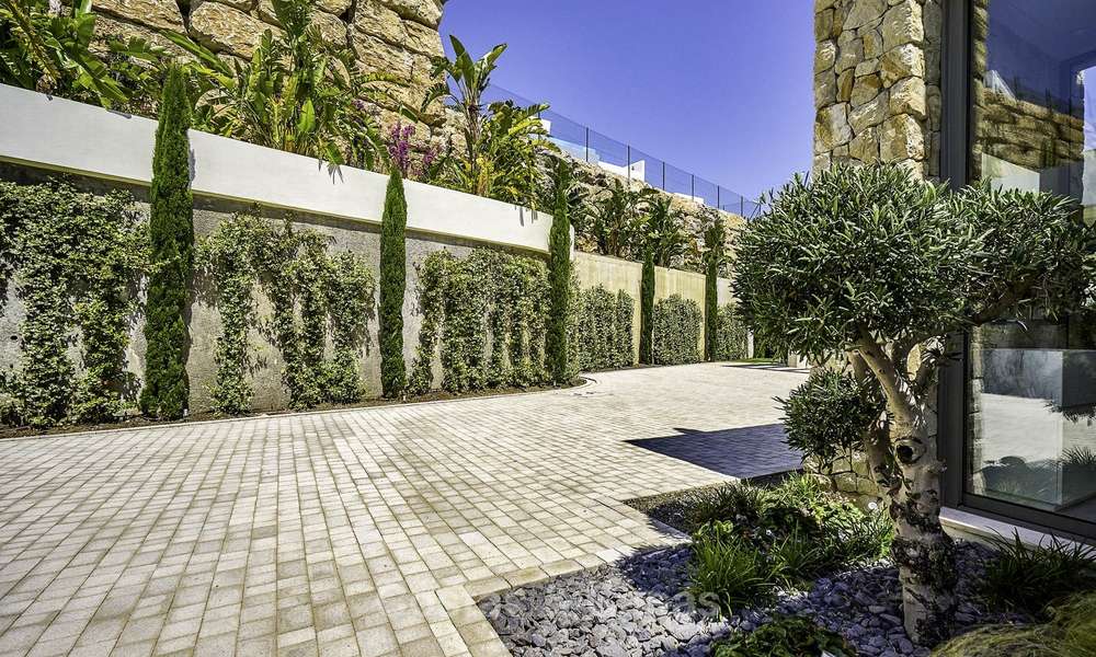 Ready to move in. Modern villa for sale, frontline golf in Benahavis - Marbella 15071