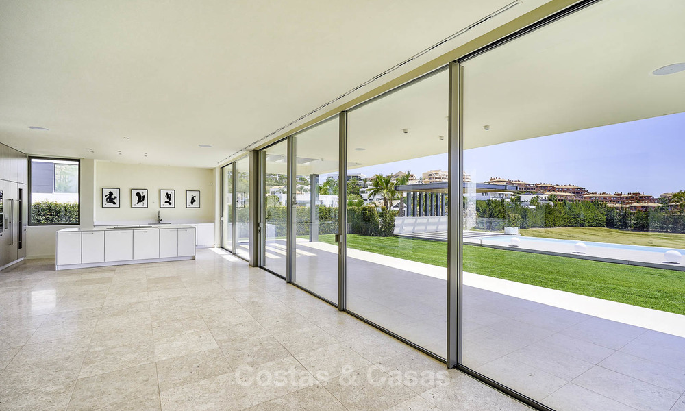 Ready to move in. Modern villa for sale, frontline golf in Benahavis - Marbella 15076