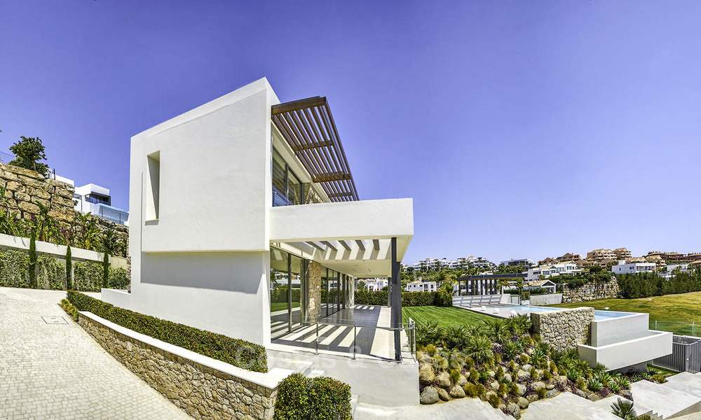 Ready to move in. Modern villa for sale, frontline golf in Benahavis - Marbella 15077